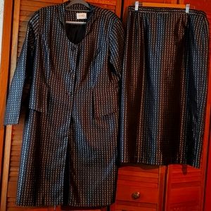 Gorgeous Designer 2pc Suit with full length blazer. Put on your Sunday best
